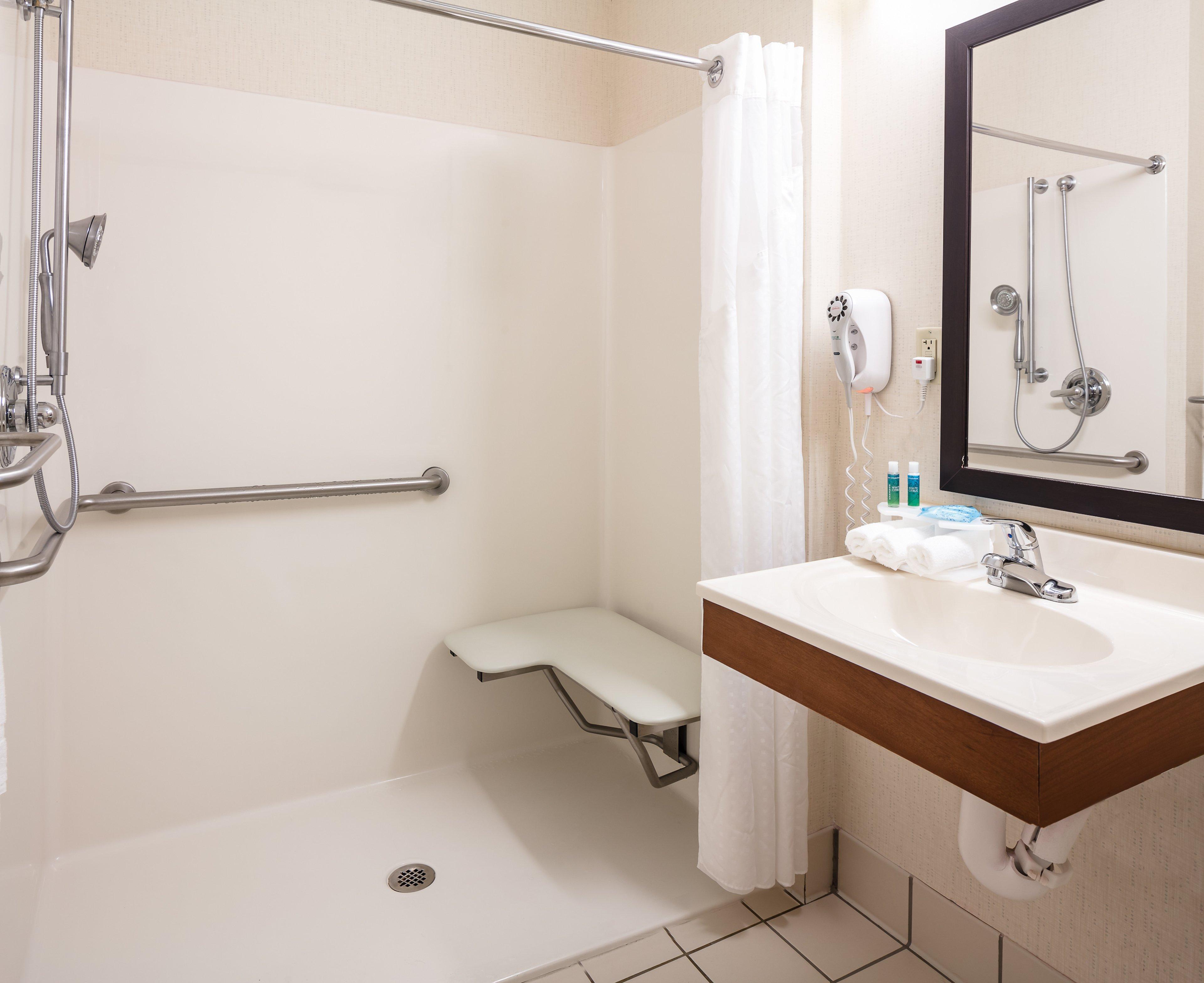 Holiday Inn Express Hotel & Suites Coralville, An Ihg Hotel Extérieur photo