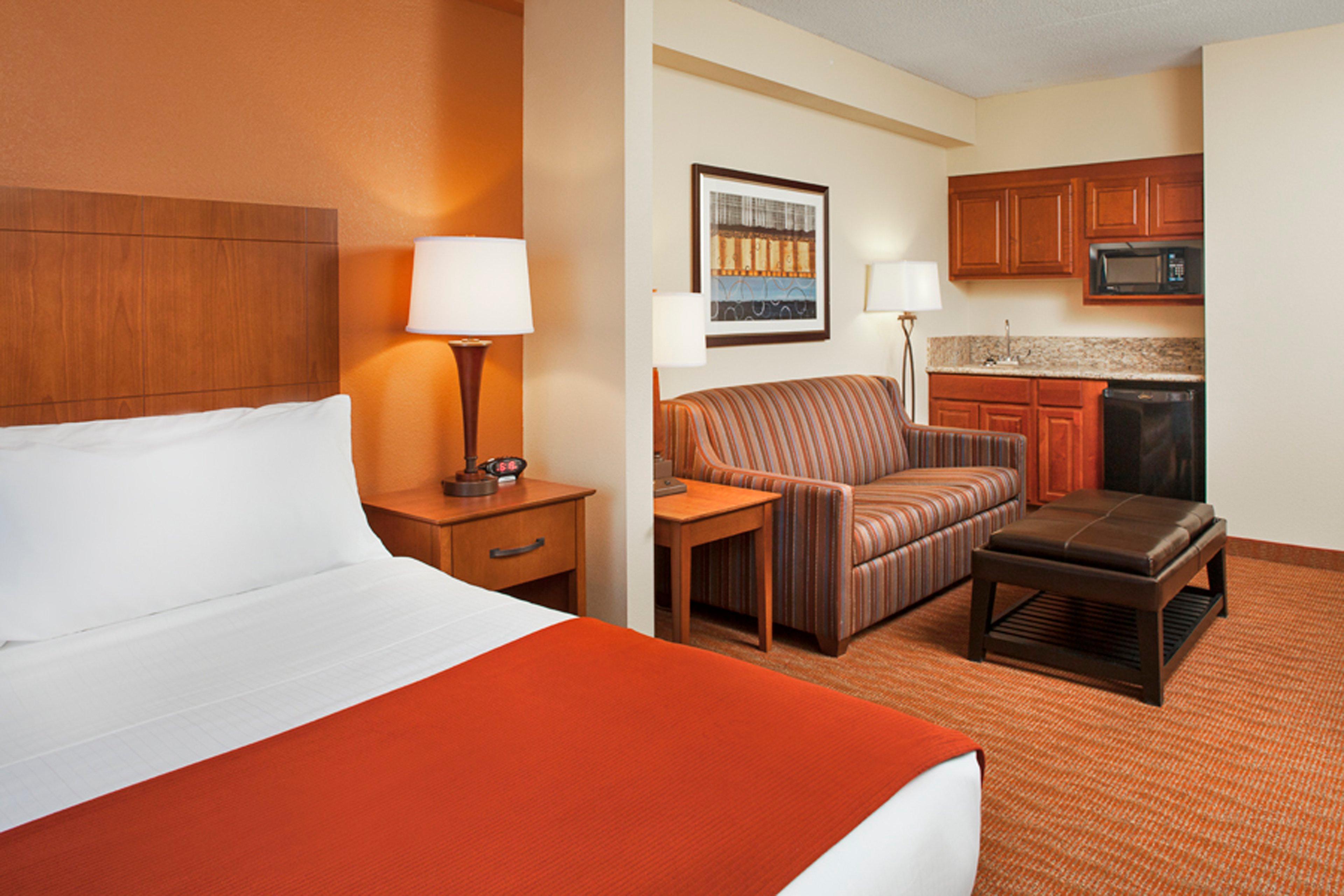 Holiday Inn Express Hotel & Suites Coralville, An Ihg Hotel Extérieur photo